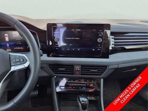 Used 2025 Volkswagen Jetta SE w/ Sunroof Package FWD image 14