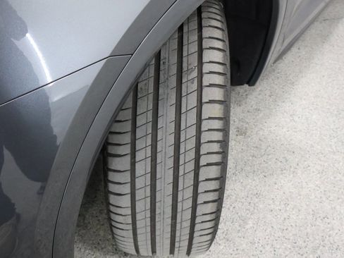 Used 2024 Audi Q5 e Prestige w/ Prestige Package image 4