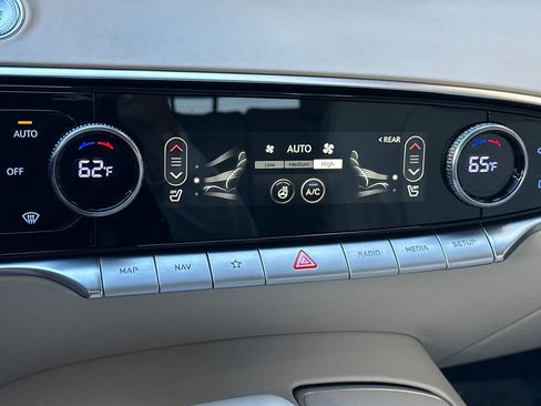 Used 2024 Genesis GV70 2.5T w/ Select Package image 28