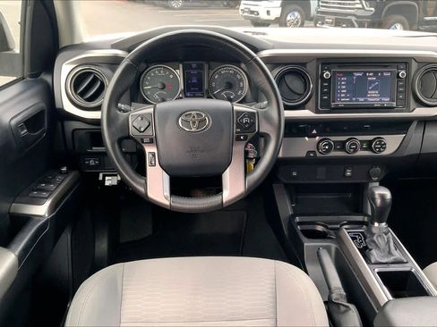 Used 2017 Toyota Tacoma SR5 w/ Tow Package image 6