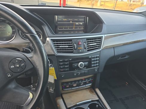 Used 2010 Mercedes-Benz E 350 Sedan image 23