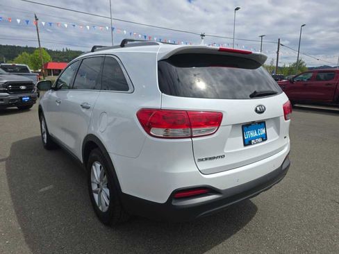 Used 2018 Kia Sorento LX w/ LX V6 Convenience Package AWD/4WD image 3