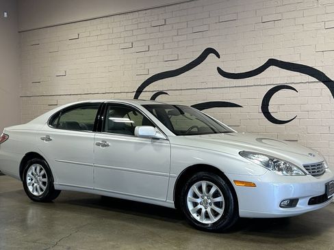 Used 2002 Lexus ES 330 FWD image 2