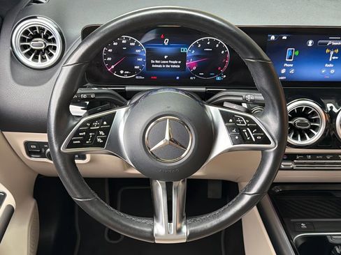 Used 2025 Mercedes-Benz GLA 250 4MATIC image 4