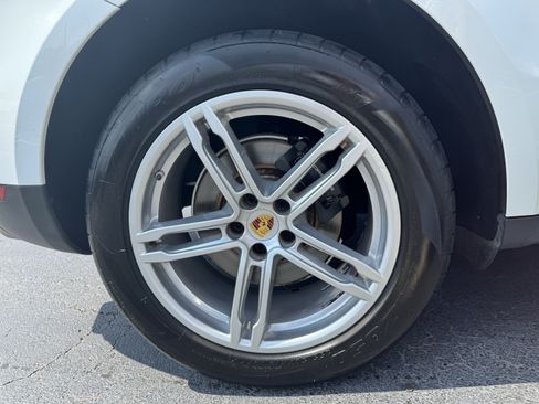 Used 2018 Porsche Macan AWD/4WD image 21