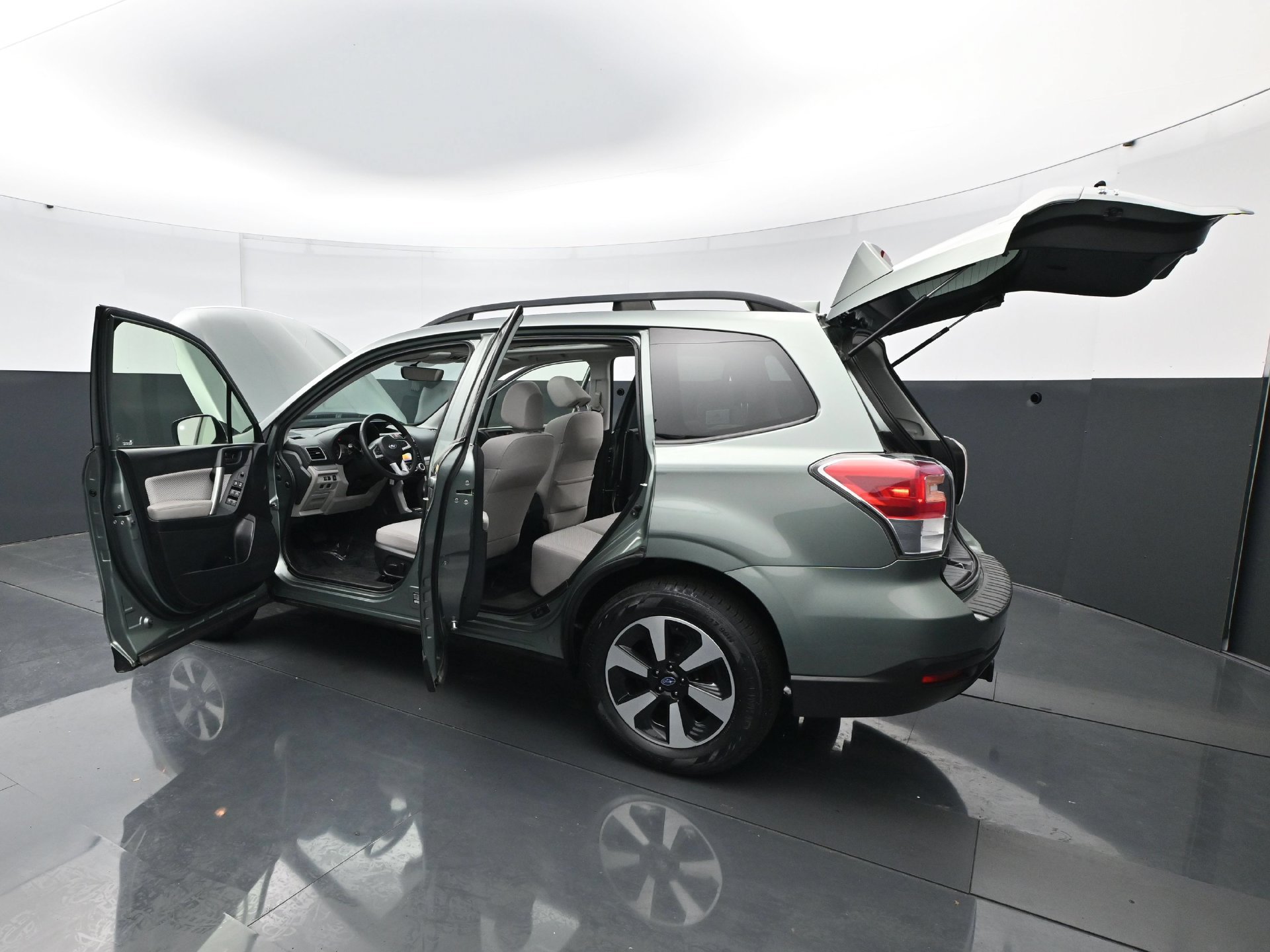 Used 2017 Subaru Forester 2.5i Premium w/ Popular Package #2A AWD/4WD image 32