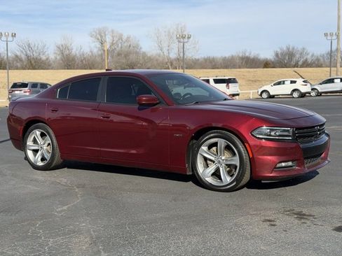 Used 2018 Dodge Charger R/T image 1