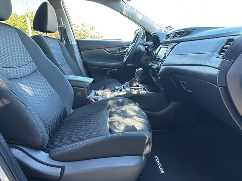 Used 2019 Nissan Rogue SV image 27