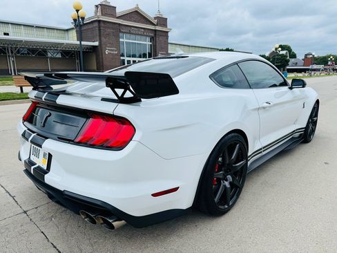 Used 2021 Ford Mustang Shelby GT500 w/ Carbon Fiber Track Pack RWD image 3