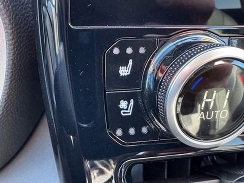 Certified 2025 Toyota Highlander Limited image 16