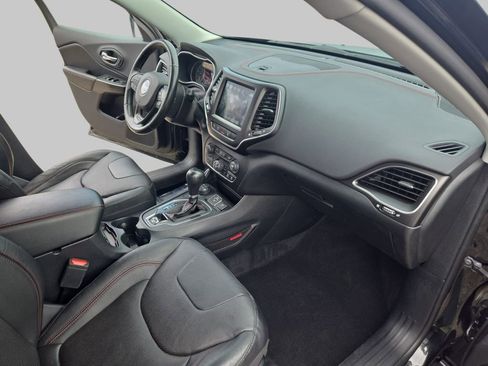 Used 2020 Jeep Cherokee Trailhawk image 11