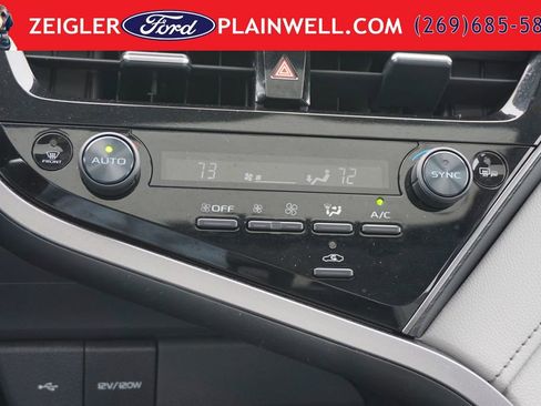 Used 2022 Toyota Camry SE w/ Cold Weather Package FWD image 20