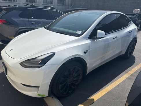 Used 2022 Tesla Model Y Performance image 3