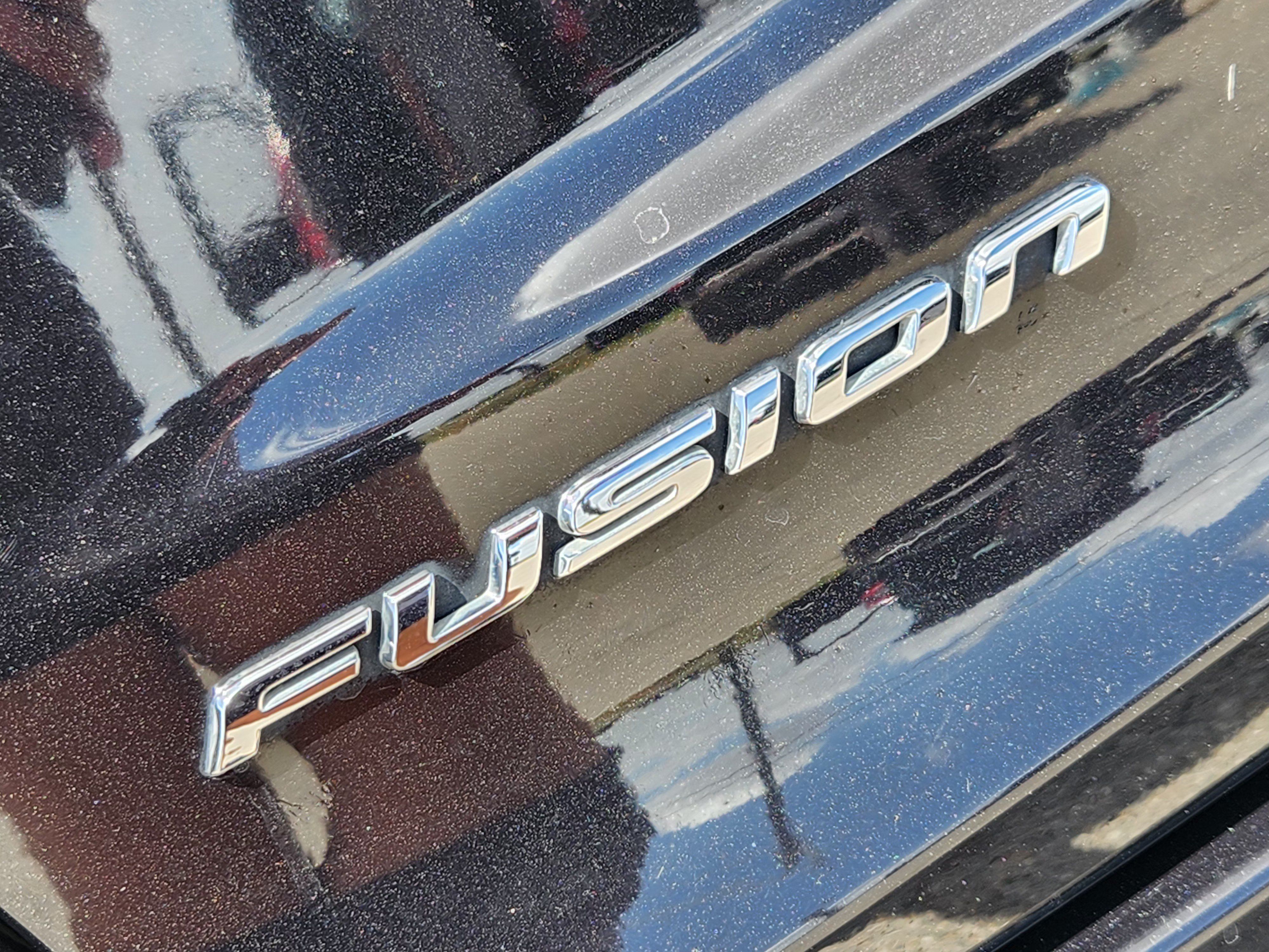 Used 2019 Ford Fusion SE FWD image 12