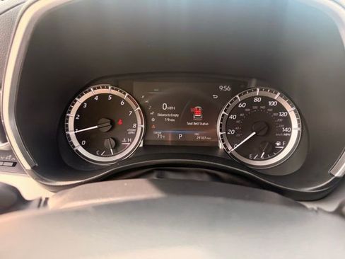 Used 2023 Toyota Highlander XLE image 19