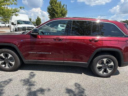 Used 2024 Jeep Grand Cherokee Limited 4xe AWD/4WD image 11