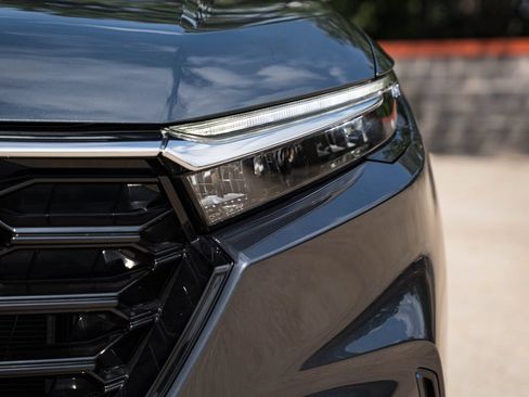 Used 2024 Honda CR-V EX-L image 3