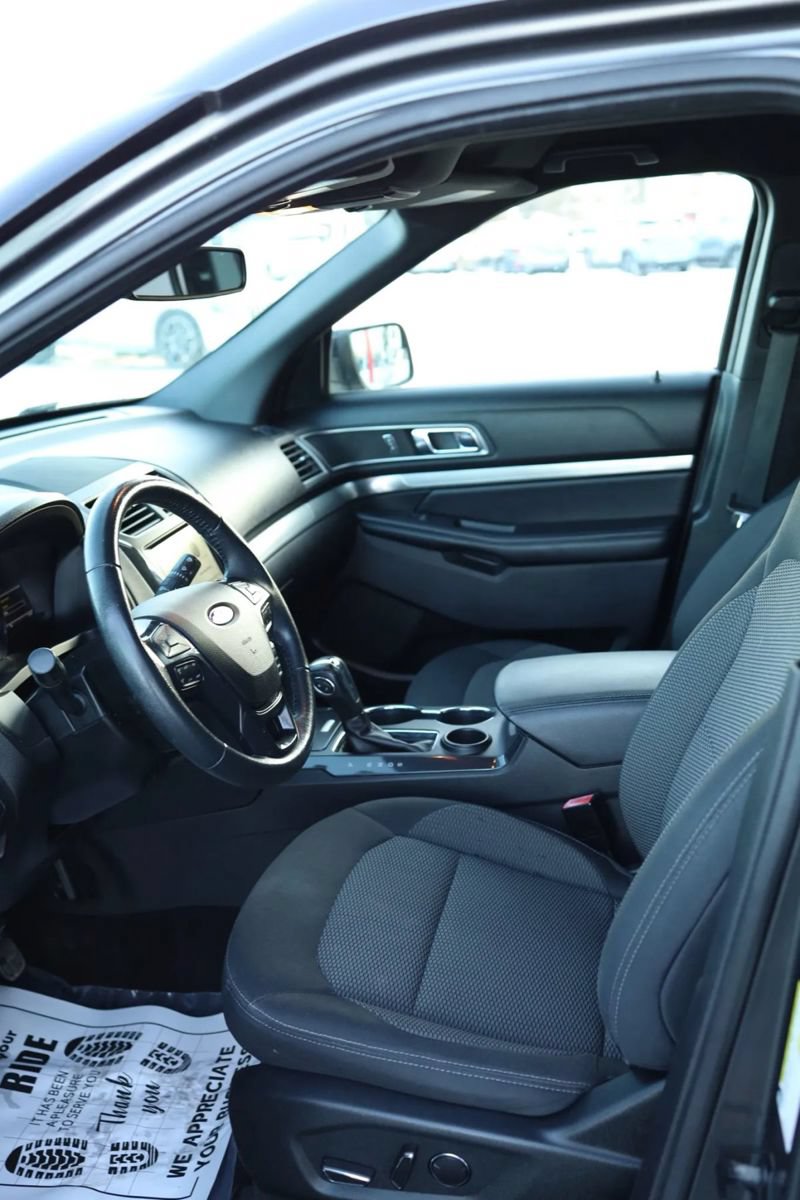 Used 2018 Ford Explorer XLT w/ Equipment Group 201A FWD image 15