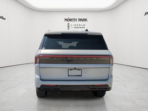 New 2026 Lincoln Navigator L Reserve AWD/4WD image 4