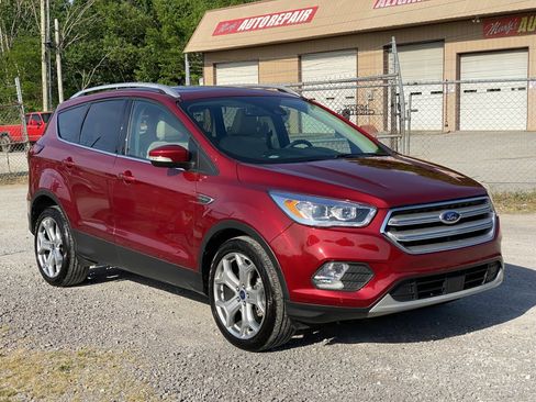Used 2019 Ford Escape Titanium image 2