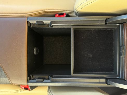 Used 2013 Toyota Avalon Limited image 26