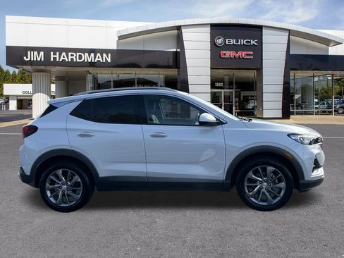 Used 2023 Buick Encore GX Essence w/ Experience Buick Package image 8