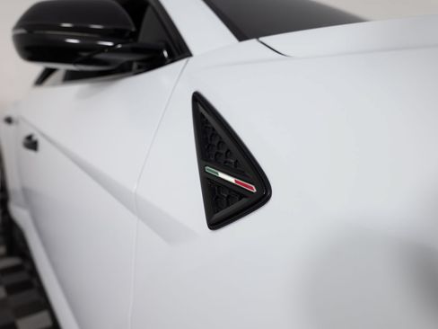 Used 2021 Lamborghini Urus AWD/4WD image 23