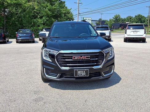 Used 2024 GMC Terrain SLE w/ Driver Convenience Package FWD image 3