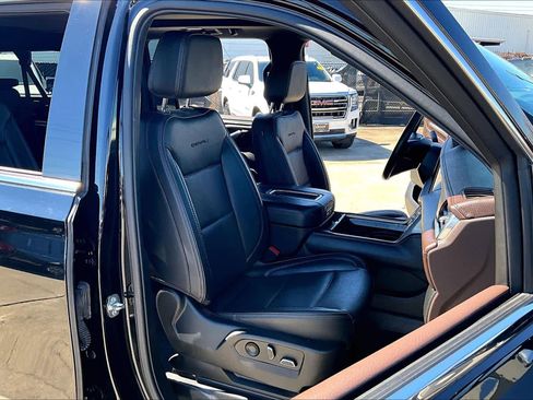 Used 2022 GMC Yukon XL Denali image 9