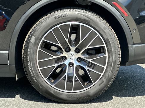 Certified 2025 Porsche Macan Electric RWD image 31