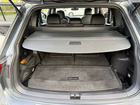 Used 2020 Volkswagen Tiguan SE R-Line w/ 3rd Row Seat Package AWD/4WD image 11