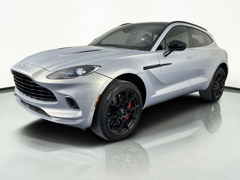 Used 2023 Aston Martin DBX image 4