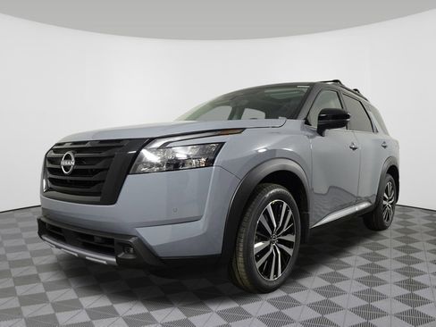 New 2025 Nissan Pathfinder Platinum w/ Black Appearance Package image 15