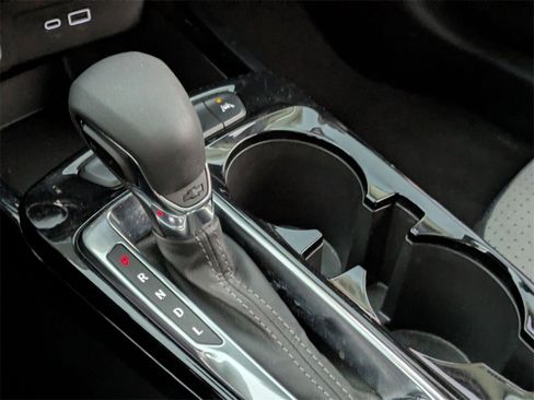 Used 2025 Chevrolet Trax LT w/ LT Convenience Package image 23