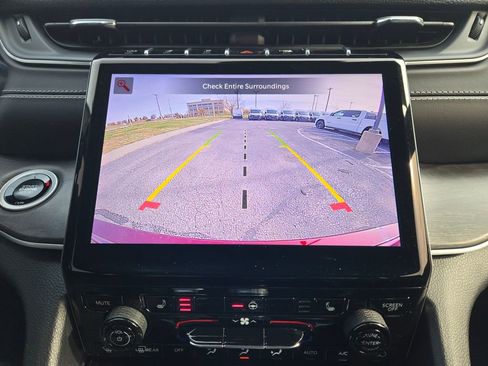 Used 2025 Jeep Grand Cherokee Limited w/ Black Appearance Package image 24