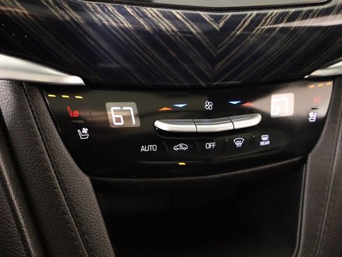 Used 2025 Cadillac XT6 Premium Luxury image 8