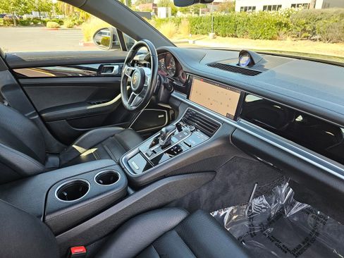 Used 2018 Porsche Panamera image 33