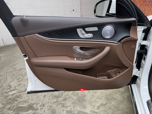 Certified 2019 Mercedes-Benz E 300 4MATIC image 9