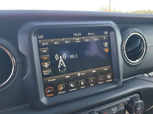 Used 2023 Jeep Gladiator Overland image 19