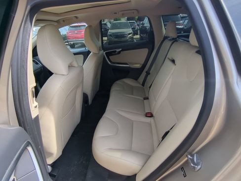 Used 2016 Volvo XC60 T6 w/ Proximity Package image 12