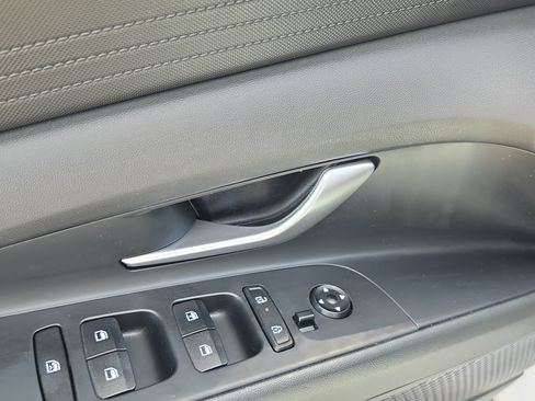 Used 2025 Hyundai Elantra SE FWD image 19
