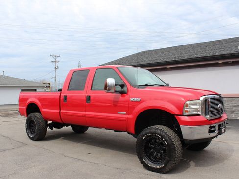 Used 2006 Ford F250 Lariat image 2