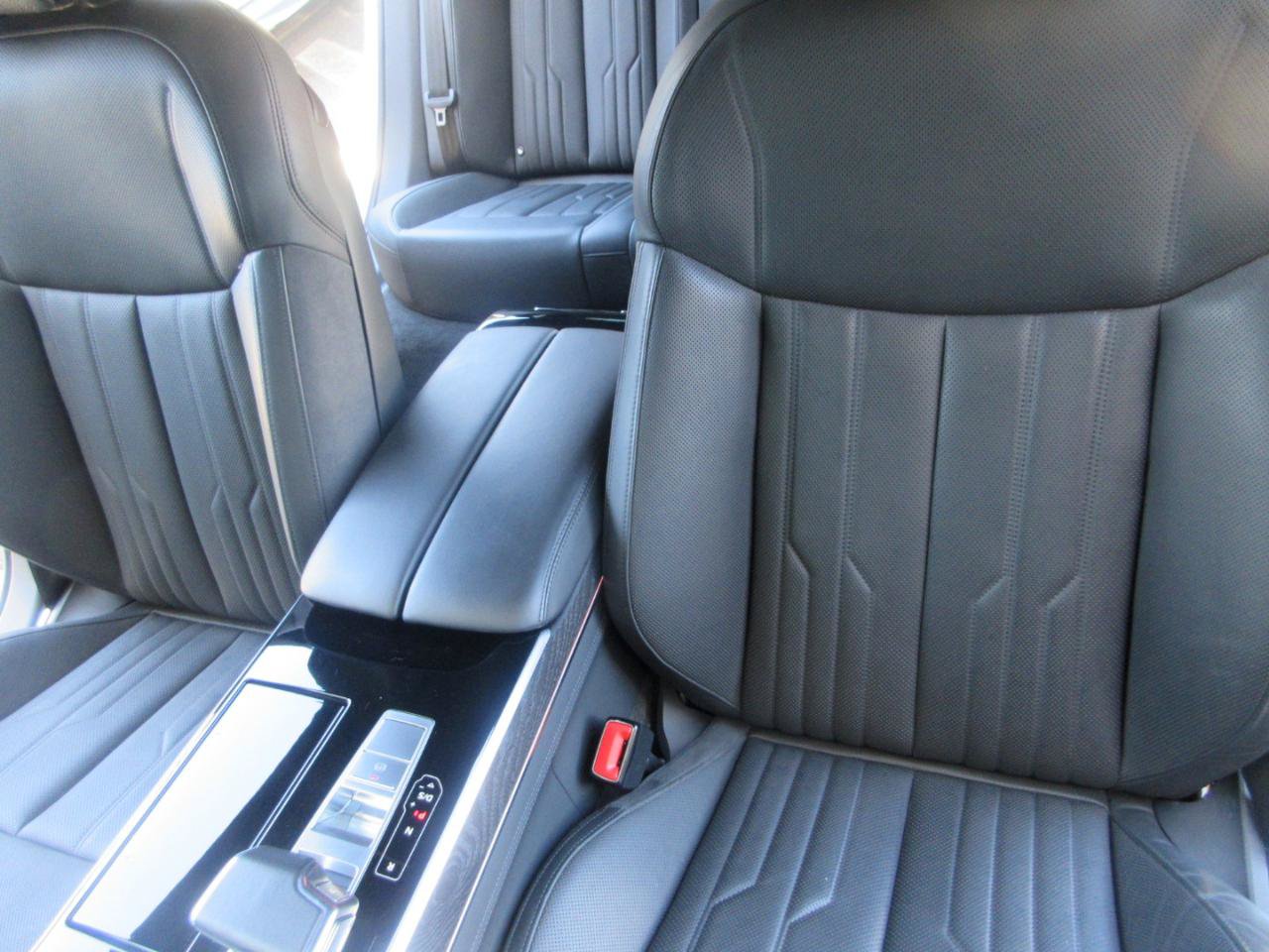 Used 2025 Audi A8 L 3.0T w/ EXECUTIVE PACKAGE w/ Executive Package AWD/4WD image 15