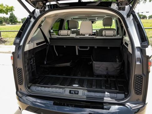 Used 2025 Land Rover Discovery Dynamic SE AWD/4WD image 68
