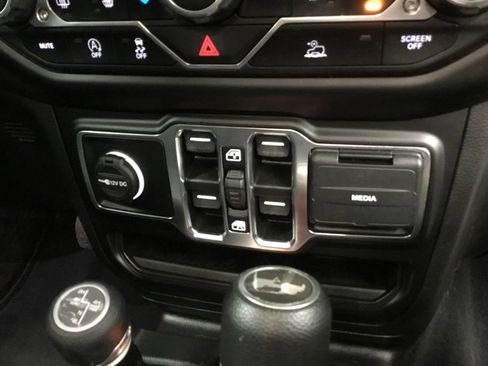 Used 2022 Jeep Wrangler Unlimited Sport AWD/4WD image 28