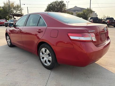 Used 2011 Toyota Camry LE FWD image 5