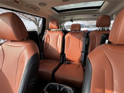 Used 2024 Kia Carnival SX Prestige image 33