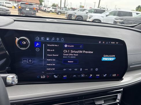 New 2026 Chevrolet Traverse LT w/ Midnight/Sport Edition AWD/4WD image 34