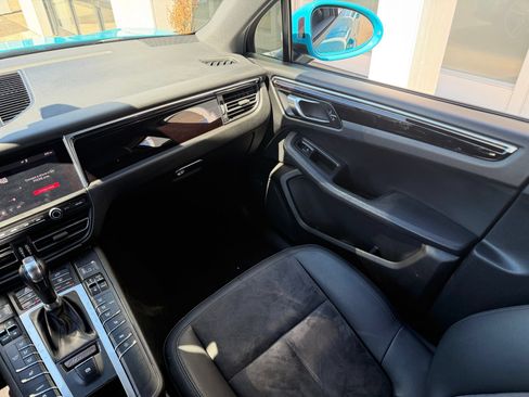 Used 2019 Porsche Macan w/ Premium Package AWD/4WD image 7