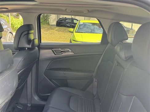 Used 2023 Kia Sportage SX Prestige image 12